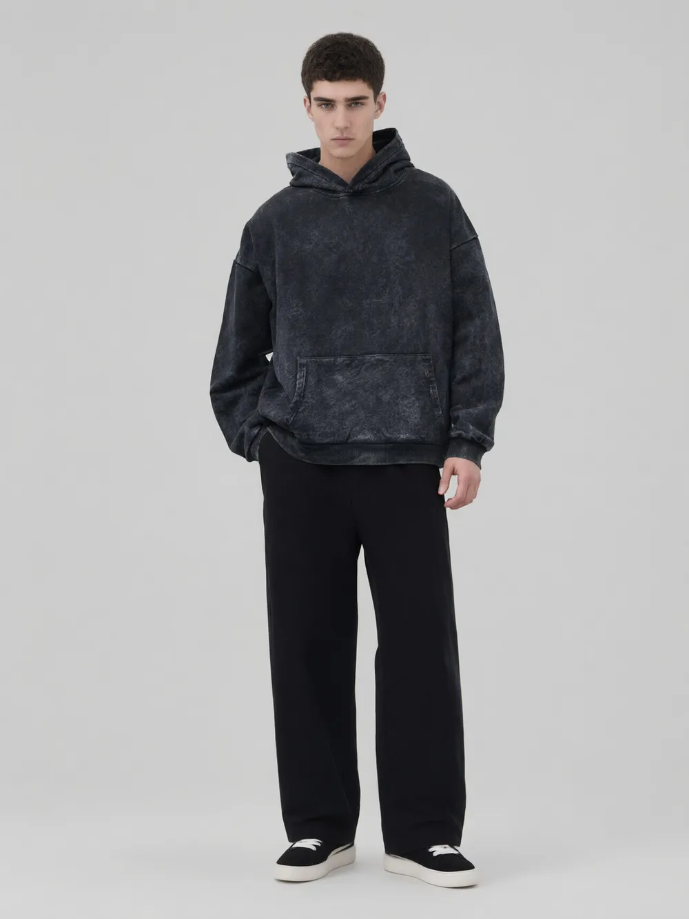 Худи оверсайз Garment dyed · 380 г/м² — фото на модели