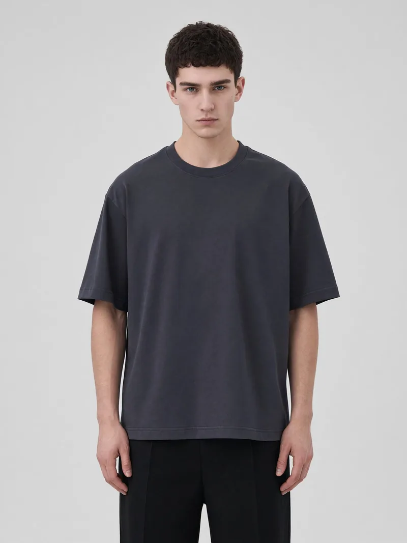 Футболка Oversize Premium · 210 г/м² — фото на модели